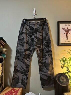 Wrangler Men's Black & Gray Camo Cargo Pants